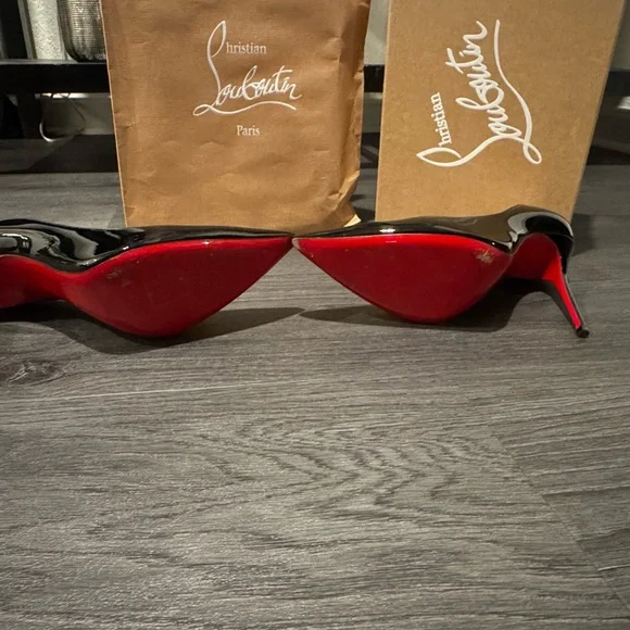 Christian Louboutin Shiny Black Heels with Red Sole - Picture 2 of 3